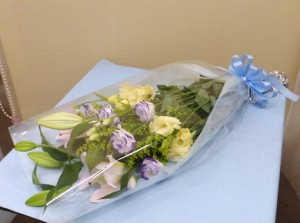 お盆のお供え【ユリとトルコキキョウの花束】