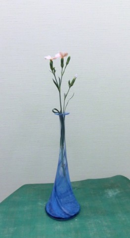 岩田ガラス【33】スマートなブルーの花瓶02