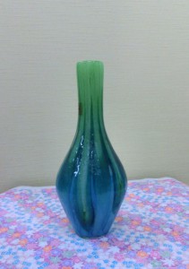 岩田ガラスシリーズ【41】若草ブルーの花瓶01
