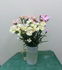 岩田ガラス【35】白いジョッキグラス型花瓶02